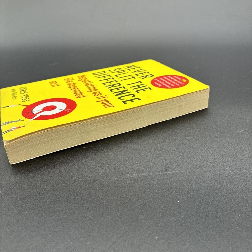 Never Split the Difference Chris Voss Tahl Raz Negotiation Business Paperback